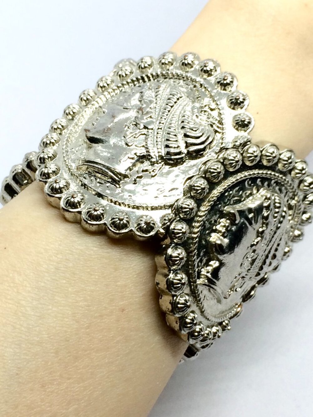 VINTAGE CAMEO BRACELET Antiqued Silver Tone Queen Profile Stretch Statement